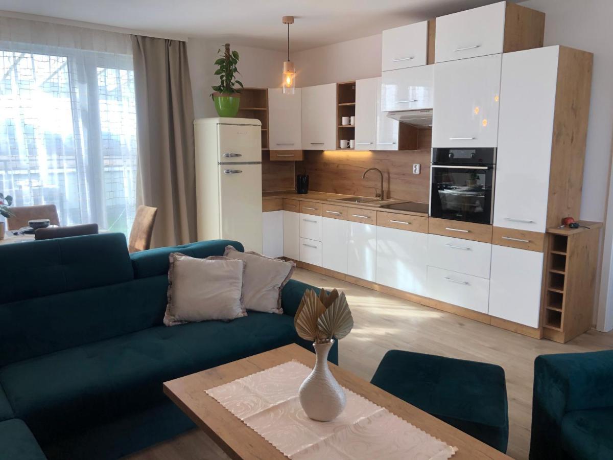 Tatra Billetee Apartman S Luxusnym Vyhladom Na Vysoketatry A Sukromnym Wellness Poprad Exterior photo